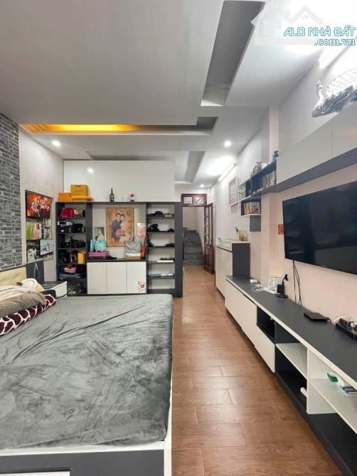 Kim giang .hoàng mai 47m 4 tầng 10 m ra phố lớn .12 tỷ - 2