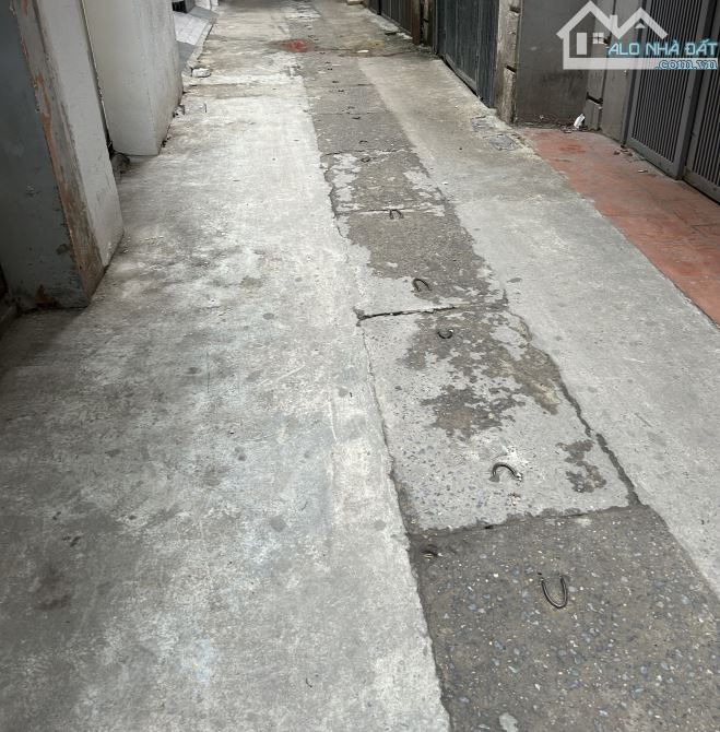 NGÕ THÔNG - CỰ LỘC -TT THANH XUÂN - HÀNG XÓM ROYAL CITY 33,8M*4 TẦNG * 7,9 TỶ - 2