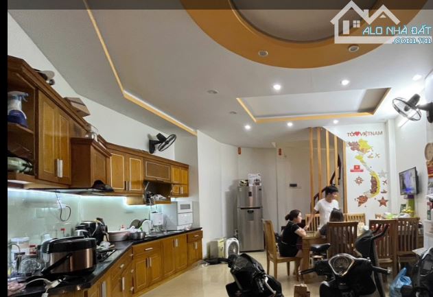 Bán nhà Mễ Trì Hạ 42m - 7,9 tỷ, ô tô gần, nở hậu, tặng nội thất. - 2