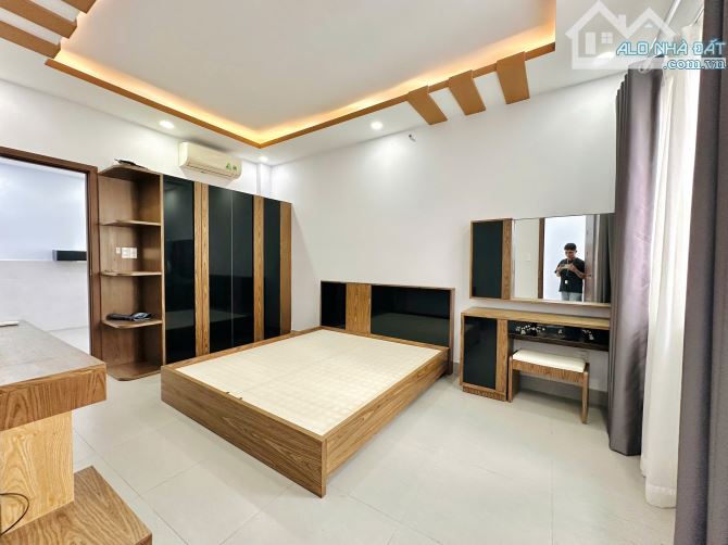 TRUNG TÂM Q 10 , 2 TẦNG , DÒNG TIỀN ĐANG CHO THUÊ 10 TR/TH, CÁCH 1 CĂN RA MT , TRƯỚC NHÀ C - 2