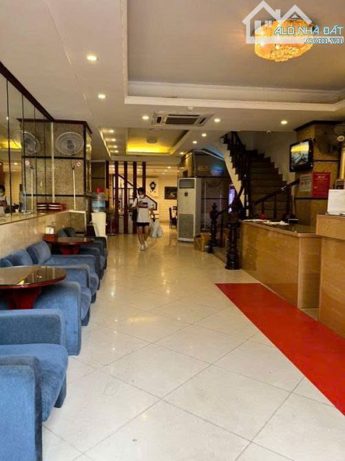 Mặt phố Trần Hưng Đạo siêu mặt tiền 10m hiếm bán, phố đẹp cực VIP, 3 tầng, 396m2, 380 tỷ - 2