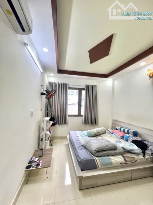 CẦN BÁN GẤP 3,5 X 9M - 4 TẦNG - NGAY CHỢ BÀ CHIỂU - 2