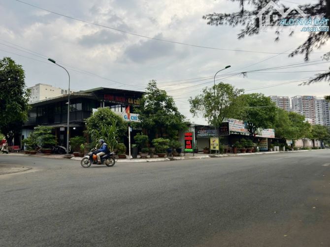 ĐƯỜNG 12M VỈA HÈ - KDC MẪU GIÁO - NGAY VEROSA KHANG ĐIỀN - PHÚ HỮU - QUẬN 9 - 2