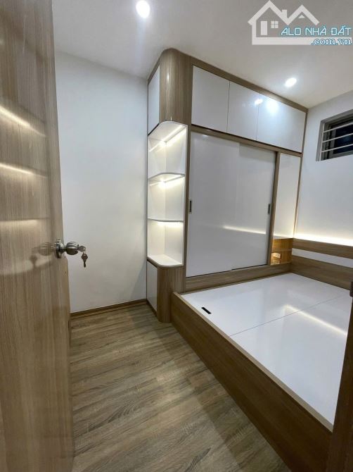 BÁN NHÀ ĐÔNG TÁC ĐỐNG ĐA NHÀ MỚI THANG MÁY 10M RA ÔTÔ ĐỖ DT 35M 5T CHỈ 9.5 TỶ - 2