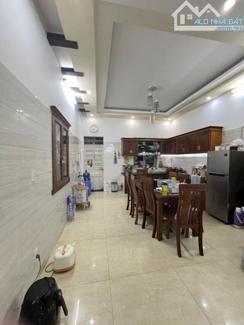 Bán nhà Văn Cao 3 tầng 90m giá 5 tỷ 8 hướng Đông ngõ ô tô - 2