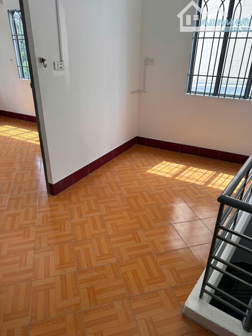 Cho thuê nguyên căn nhà mặt tiền đường Nguyễn Ái Quốc 1 trệt 3 lầu - 2