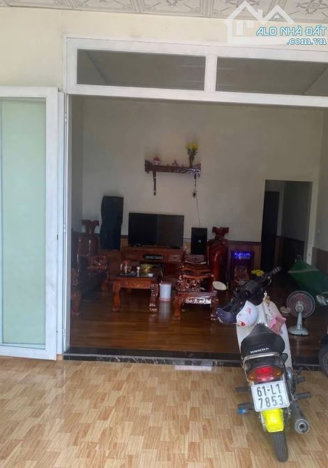 2 vợ chồng bỏ xứ về quê nên bán gấp căn nhà ở Hóc Môn, giá 695 triệu, DT100m2, SHR. - 2