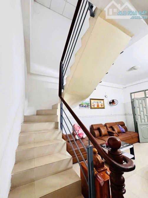 NHÀ Ở NGAY, 2 TẦNG, DT 81M2 (4x22), HẺM OTO VÀO NHÀ, 3 ĐỒNG TL - 2