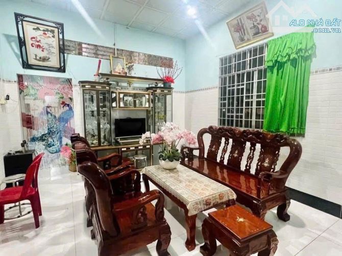 ⚡️Bán Gấp Căn Nhà Sổ Riêng Ở Củ CHI C4 DT 189m2 Tone Trắng Đẹp Giá 780 Triệu⚡️ - 2