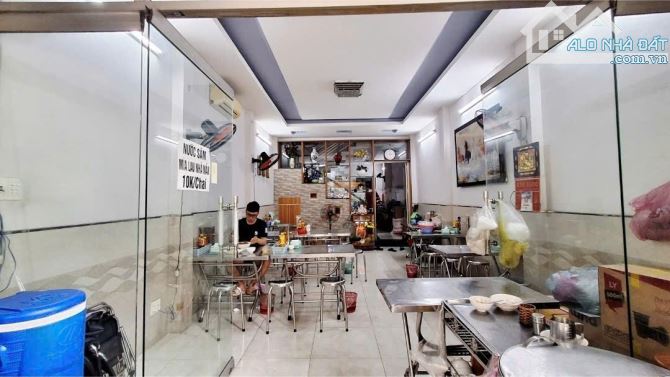 Mặt tiền 3 tầng Nguyễn Hồng Đào, đang kinh doanh, 17.9 tỷ - 2