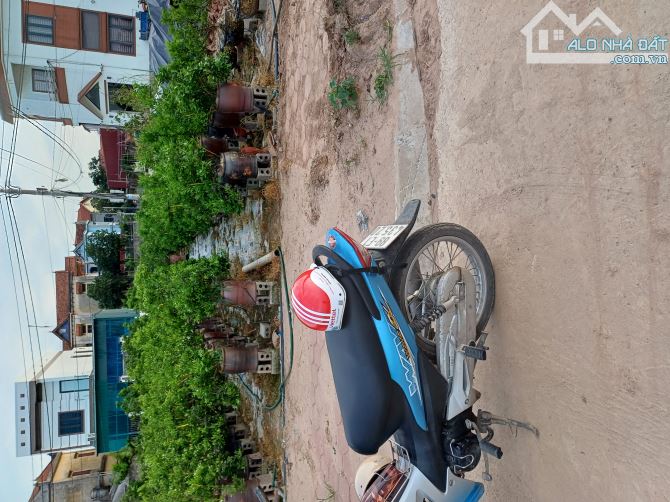 Bán  đất  văn  giang _ Hưng Yên _ ôtô  tải đỗ  trước  đất _ gần  dự án Alluvia - 2