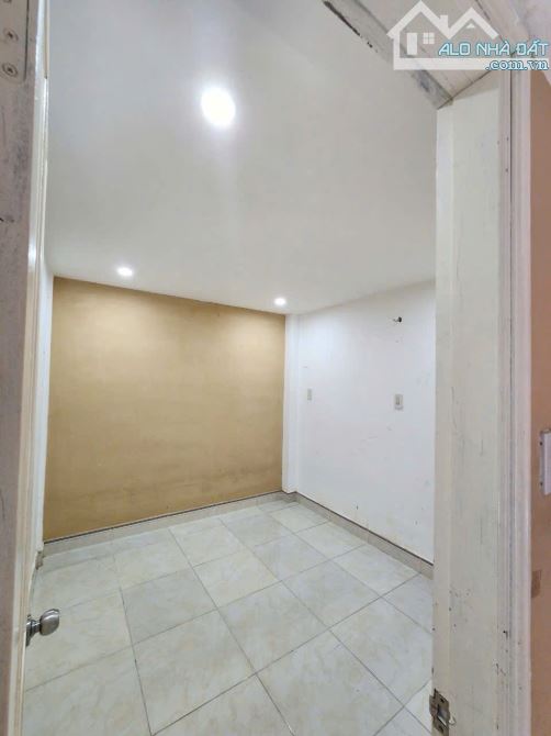 NHÀ GÁC LỮNG KIỆT NGUYỄN LỘ TRẠCH (XUÂN PHÚ) GẦN QUẢNG TRƯỜNG - 2