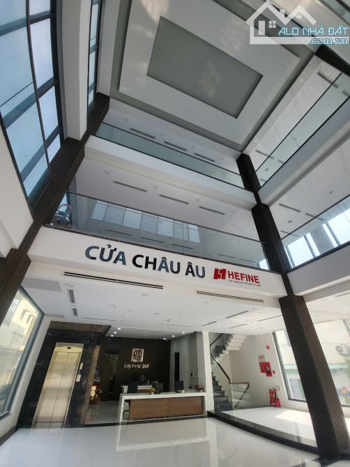 Cho thuê nhà nguyên căn mặt tiền đường Nguyễn Ái Quốc, tòa nhà rộng đẹp - 2
