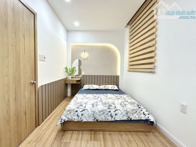 BÁN NHÀ FULL NỘI THẤT - NGUYỄN TRỌNG TUYỂN, PHÚ NHUẬN - SAU LƯNG MẶT TIỀN – 24M2- 5.9 TỶ - 2