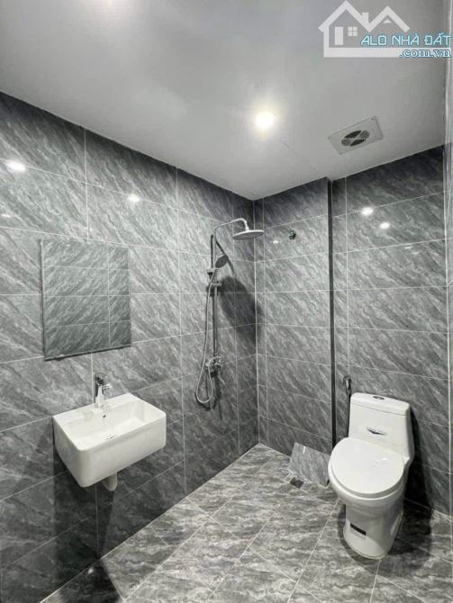 Bán Nhà Minh Khai Hai Bà Trưng 28m x 5 Tầng Mặt Tiền 3.4m Nhà Xây Mới Thiết Kế Hiện Đạ