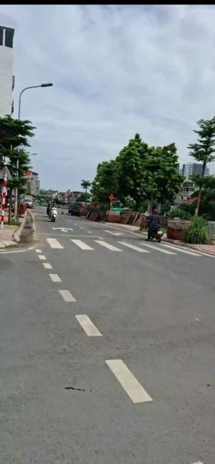 Bán nhà đẹp Vỉa hè Đường Ô tô tránh 2,5 tầng ngõ thoáng Yên Ngưu Tam Hiệp Thanh Trì Diện t - 2