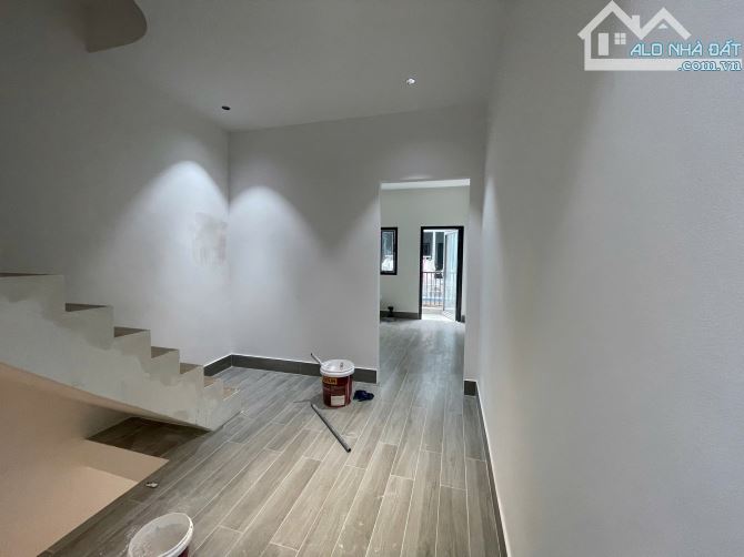 Bán nhà 3 tầng - 21m2 - Hẻm 4m - Hoàng Diệu Quận 4. - 2