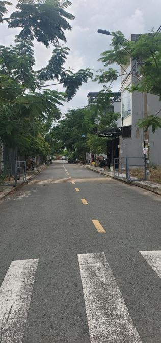 Nhỉnh 2 tỷ- Đất ở- Đường nhựa 8m- Dự Án Đs.8 Long Phước Q9 - 2