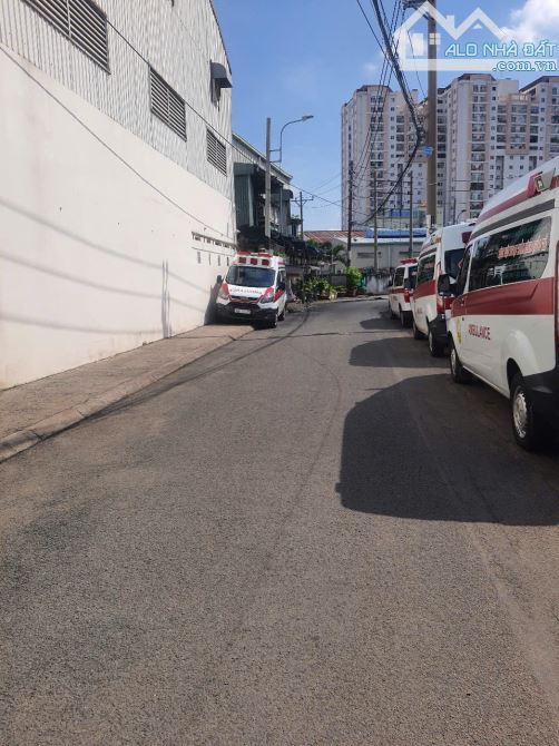 Mặt tiền cách 1 căn - ngay bệnh viện ngoại quốc tế thần kinh - ngang 5.6m - 117m2 - 3 tầng - 2
