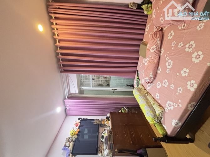 Chính chủ .hẻm 1 trục- 3 tầng . 85m2 - 4pn. Gần hàng xanh . - 2