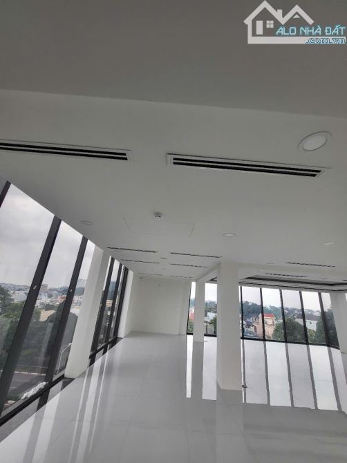 Cho thuê nhà nguyên căn mặt tiền đường Nguyễn Ái Quốc, tòa nhà rộng đẹp - 23