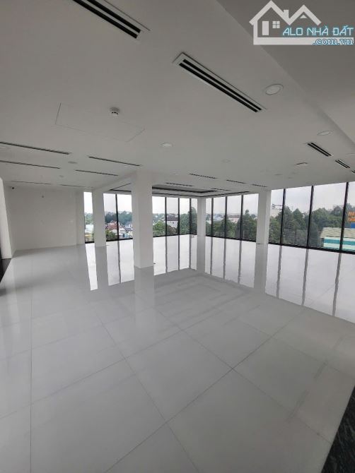 Cho thuê nhà nguyên căn mặt tiền đường Nguyễn Ái Quốc, tòa nhà rộng đẹp - 24