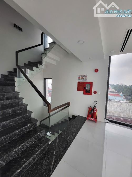 Cho thuê nhà nguyên căn mặt tiền đường Nguyễn Ái Quốc, tòa nhà rộng đẹp - 31