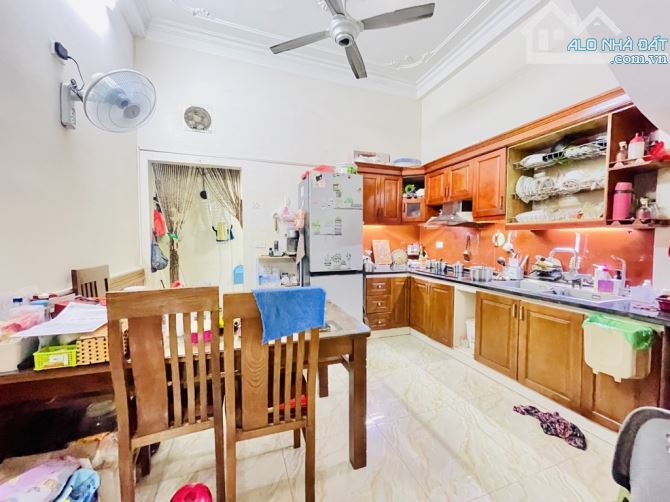 Bán Nhà Cổ Nhuế 50m, 5 Tầng , Dân Xây , Sát Ô Tô Tránh , Phân Lô 3 Thoáng , Ngõ rộng 3m5 - 3
