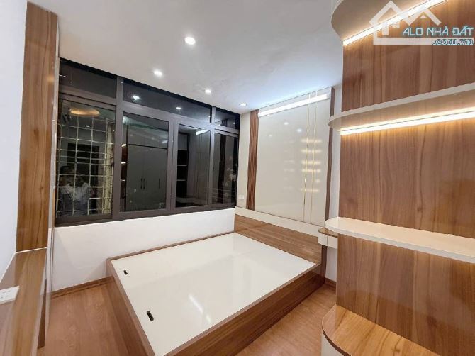 HƠN 4 TỴ- LÁNG HẠ- NGÕ THÔNG MAI ANH TUẤN- HỒ HOÀNG CẦU- 20M*5T- 3 NGỦ- NHÀ MỚI KÍNH KOONG - 3