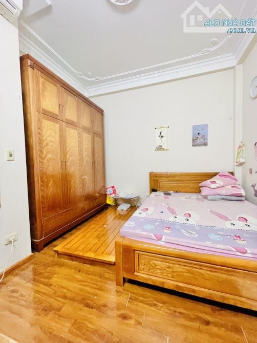 30M RA Ô TÔ -NGUYỄN KHANG - CẦU GIẤY 45M*5T- 10,X TỴ -Vị trí mặt ngõ đẹp gần phố tiện ích - 3