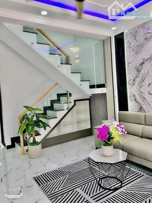 BÁN NHÀ ĐẸP 40M2-2PN-2WC-GIÁ 2 TỶ500-NGAY THỊ TRẤN HÓC MÔN- GỌI CHO EM XEM NHÀ - 3
