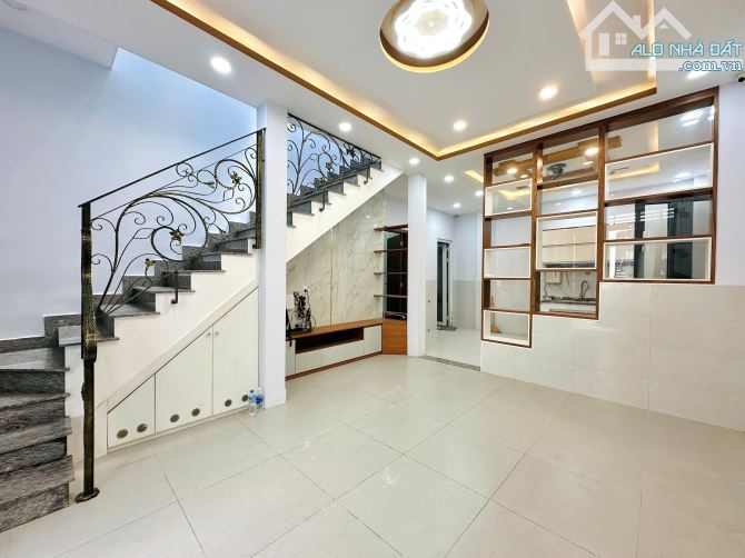 🏡 Nhà Căn Góc 2MT Hẻm CMT8 – P.11, Q.3 – 6,75 Tỷ TL - 3