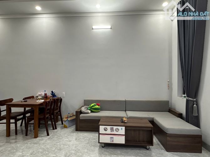 Nhà c4 3pn cuối ymoan rẽ trái - 2.250 - 3