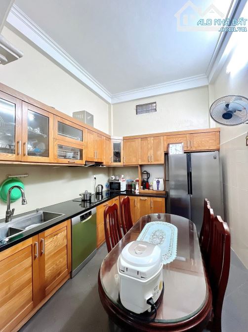 BÁN NHÀ NGUYỄN PHÚC LAI - 42M - 4 TẦNG - NHÀ ĐẸP - OTO ĐỖ - HƠN 10 TỶ. - 3