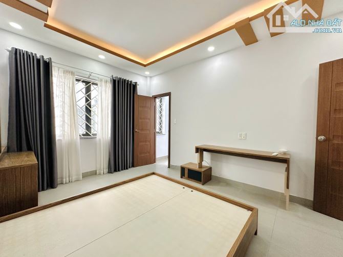 TRUNG TÂM Q 10 , 2 TẦNG , DÒNG TIỀN ĐANG CHO THUÊ 10 TR/TH, CÁCH 1 CĂN RA MT , TRƯỚC NHÀ C - 3