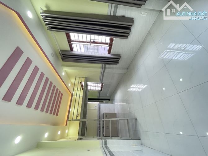 CĂN GÓC 3TẦNG Ô TÔ NGỦ NHÀ 6 phòng full PHÚ THUẬN Q7   🚗 Diện tích: 82.5m² (5 x 17m)  🏡 - 3