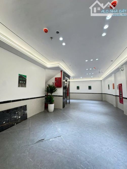 Giảm sốc 900tr ! Bán nhà mặt phố Đặng Tiến Đông - Đống Đa 63/68m x 6T x 5,8m MT , Ô tô 16 - 3