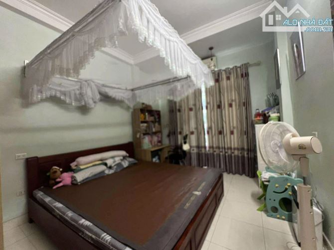 Hàng hiếm tại Vườn Hồng–Lai Xá–Hoài Đức: 42m², xây 4.5 tầng, MT gần 4m, 2 thoáng, đường 6m - 3