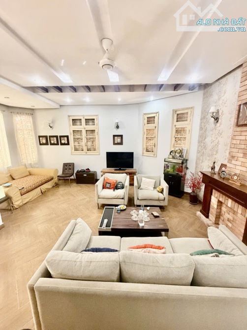 Cần bán nhà Phố Nguyễn Đình Chiểu - 90m2 x 4 Tầng - Đẹp như biệt thự - Sổ đỏ vuông đẹp - 3