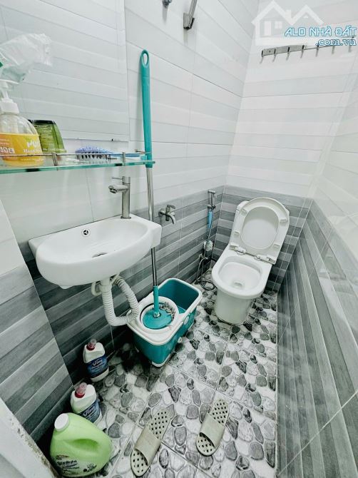 Nhà nhỏ 2 tầng mặt tiền kinh doanh Lê Quyên P5Q8. 2.8 tỷ bớt lộc - 3