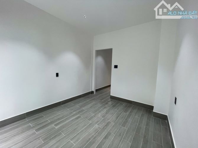 Bán nhà 3 tầng - 21m2 - Hẻm 4m - Hoàng Diệu Quận 4. - 3
