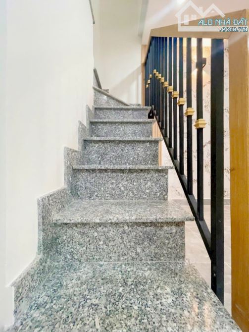 BÁN NHÀ QUẬN 4 MỚI ĐẸP 4 TẤM SÁT MT GIÁ 2 TỈ 890 TL GIÁP Q1 HÀNG HIẾM - 3