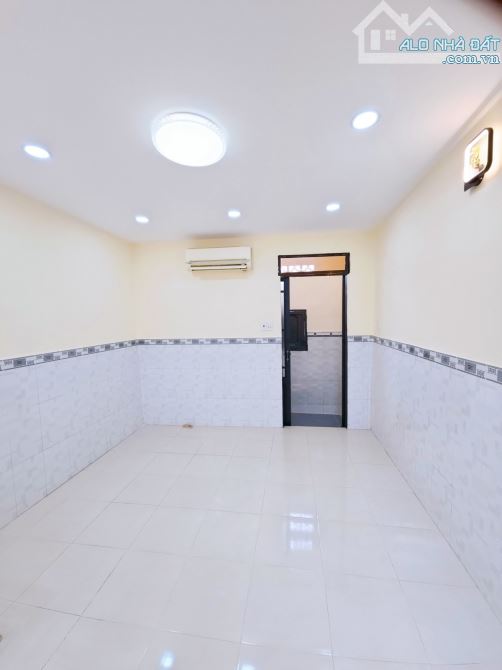 SAU CĂN MẶT TIỀN - HẺM XE HƠI TRÁNH CÁCH 15M - NHÀ MỚI VÀO Ở NGAY. - 3