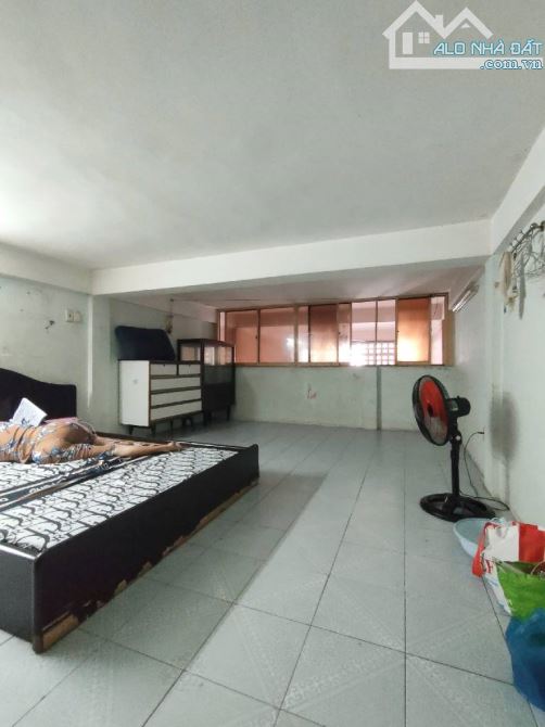 Bán Căn Hộ Vị Trí Vàng - Trung Tâm Quận 5, 70m2  Giá Ưu Đãi Chỉ 3.65 Tỷ - 4