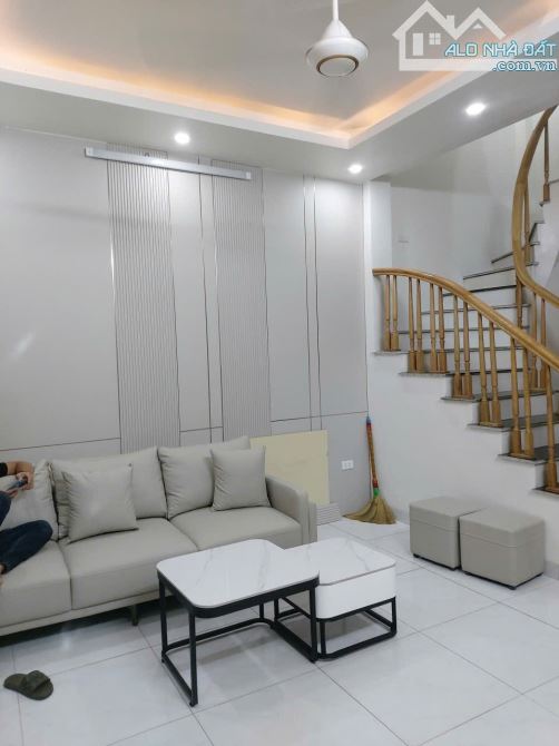 BÁN NHÀ GẦN KĐT CAO CẤP PARK CITY - 30M2 - 5T - NHỈNH 7 TỶ - 4