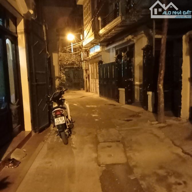Cho thuê nhà ngõ 29 Khương Hạ, 35m2 x 4 tầng, 4 ngủ, 3 wc.13,5 triệu - 4