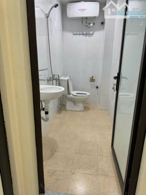 Cho thuê nhà Minh Khai ngõ 435, 45m2 3.5 tầng, 3 ngủ, 3 WC, 13 Triệu VP, ở 6 người - 4