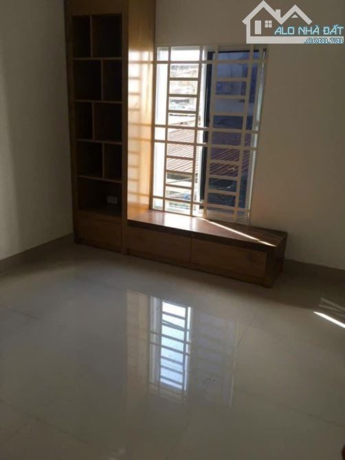 Hiếm lắm - Nhà 40m2 thiết kế hiện đại - Chỉ 3.25 tỷ - Hẻm xe hơi - Trung tâm Q9 đầy đủ mọi - 4