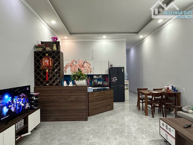 Nhà c4 3pn cuối ymoan rẽ trái - 2.250 - 4