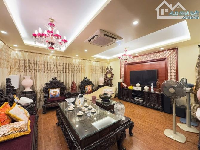 CẦN TÌM CHỦ MỚI TÂM HUYẾT CHO CĂN NHÀ SIÊU ĐẸP PHỐ ĐỘI CẤN - MẶT TIỀN SIÊU RỘNG - LÔ GÓC 2 - 4